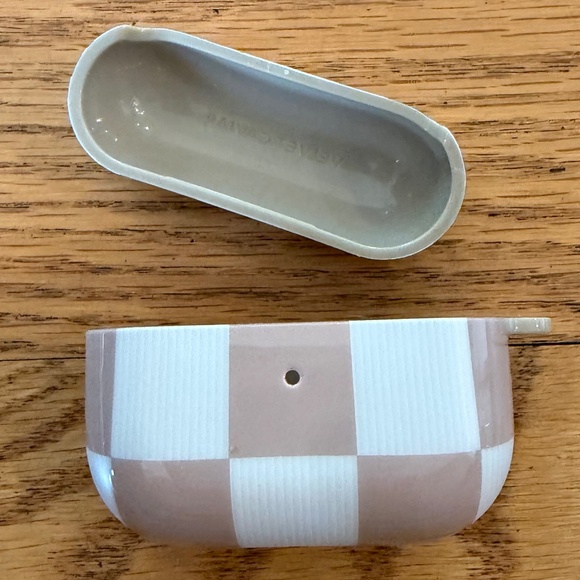 NWOT Velvet Caviar Nude Vibe Checker AirPod Case - Picture 4 of 5